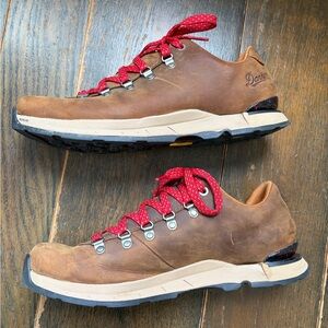 Danner Mountain Overlook, like new, sz 11
